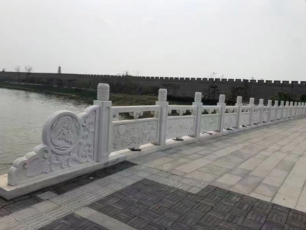 石欄板