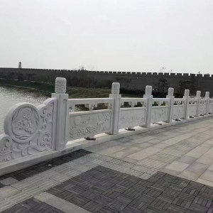 石欄板