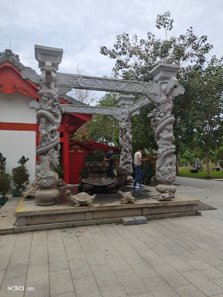 石雕龍柱